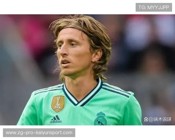 40岁的莫德里奇疯狂回追卡位，扼杀了罗马的反击，莫德里奇成名