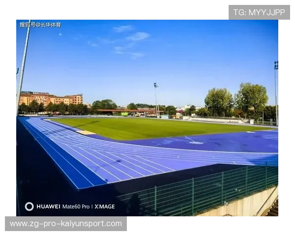 夜间田径赛首次试行,灯光效果获好评,夜晚田径场跑道照片 夜间田径赛首次试行,灯光效果获好评,夜晚田径场跑道照片